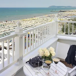 https://tiffanys.emilia-romagnahotels.net